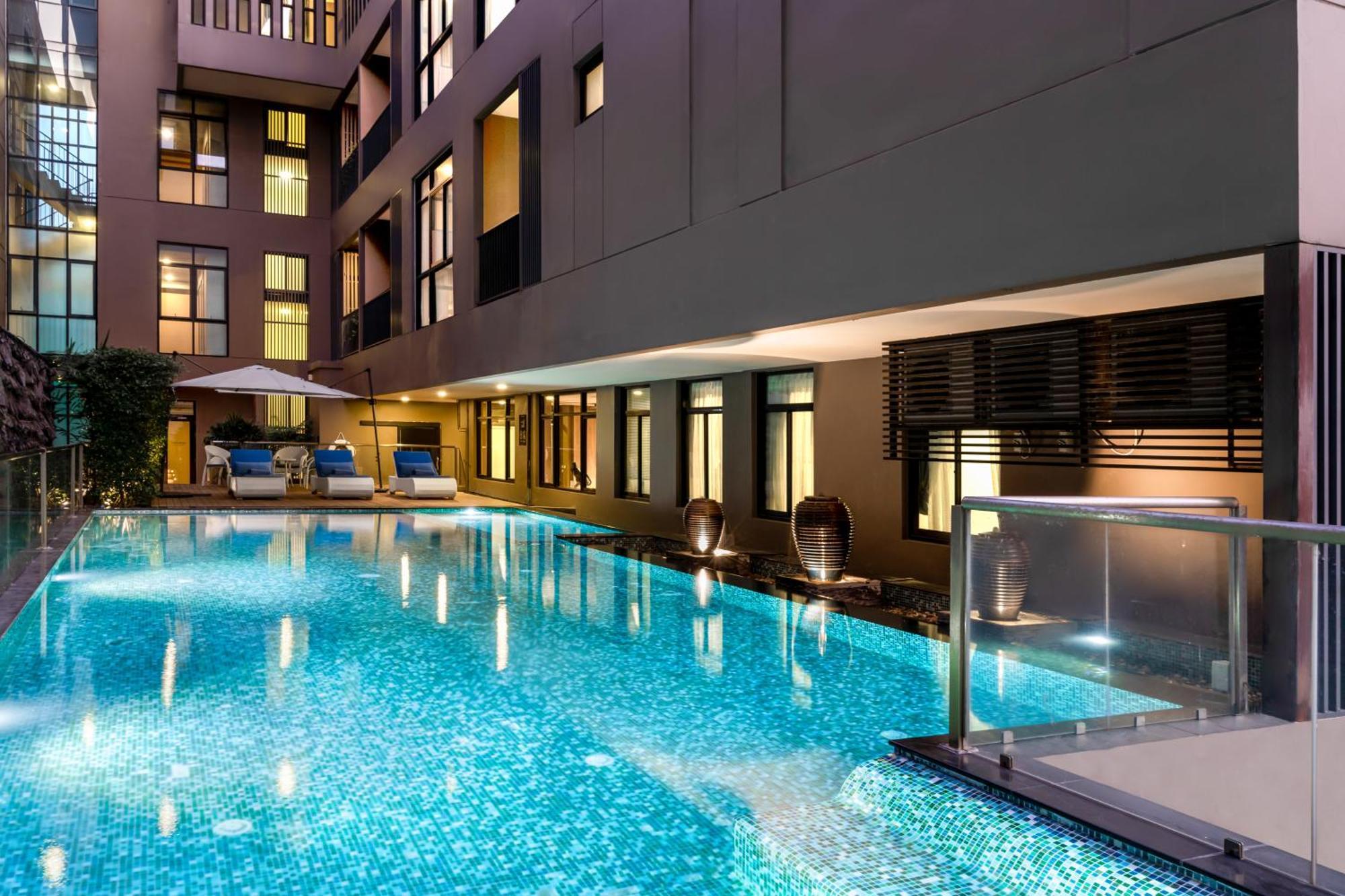 Novotel Suites Sukhumvit 39 - SHA Extra Plus Certified Bangkok Esterno foto