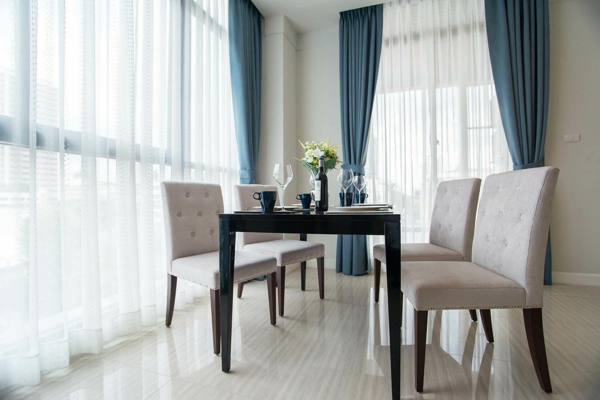Novotel Suites Sukhumvit 39 - SHA Extra Plus Certified Bangkok Esterno foto